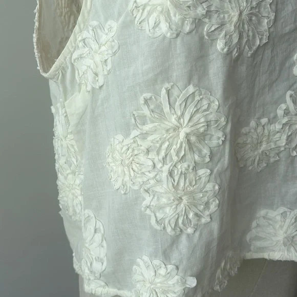 Top Tank Womens Size Large White Boxy Poplin Blouse 3D Floral Applique Textured - Picture 2 of 5